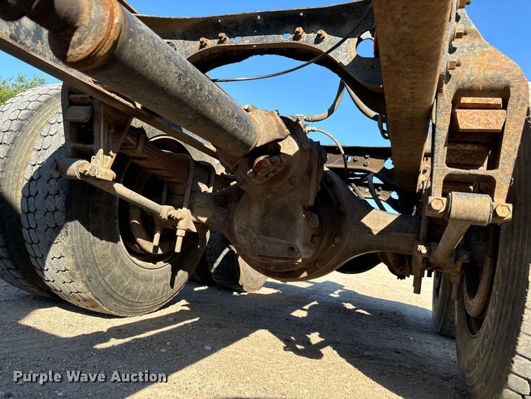 image for item MU9863 1996 International  8100 Truck cab and chassis