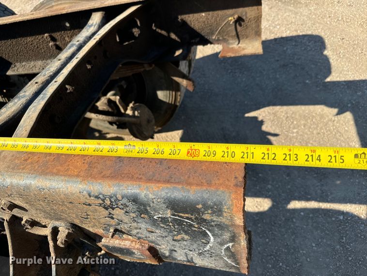 image for item MU9863 1996 International  8100 Truck cab and chassis