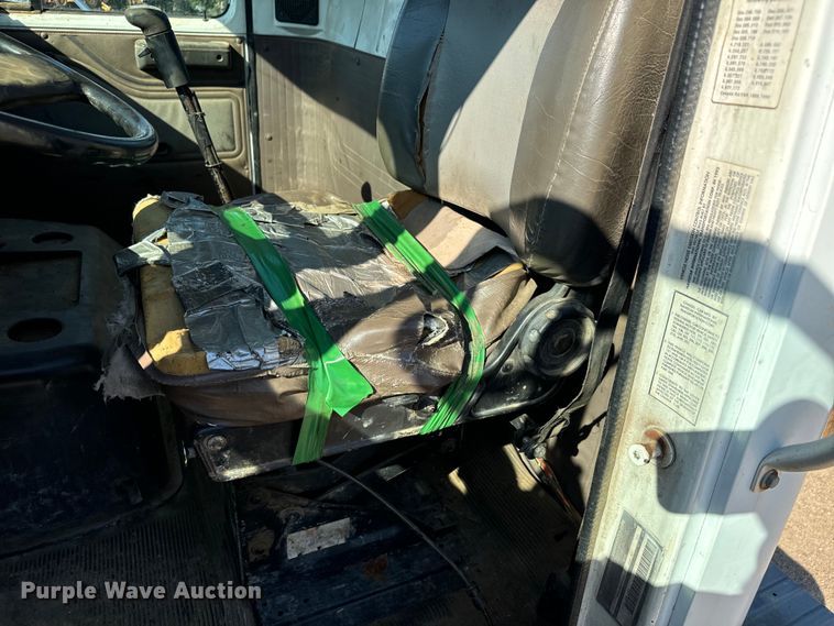 image for item MU9863 1996 International  8100 Truck cab and chassis