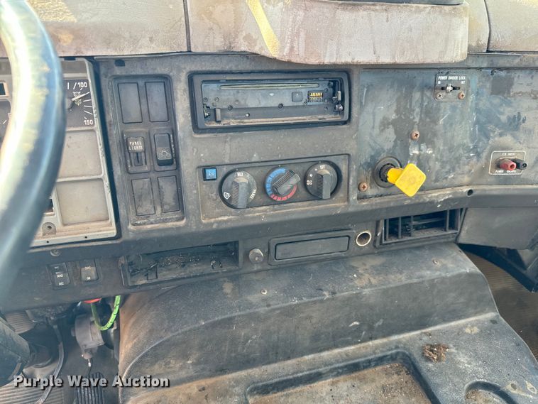 image for item MU9863 1996 International  8100 Truck cab and chassis