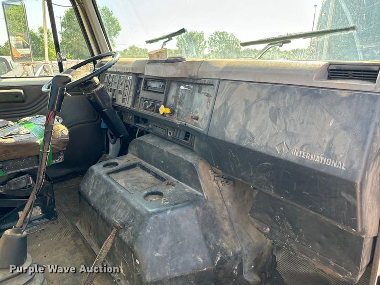 image for item MU9863 1996 International  8100 Truck cab and chassis