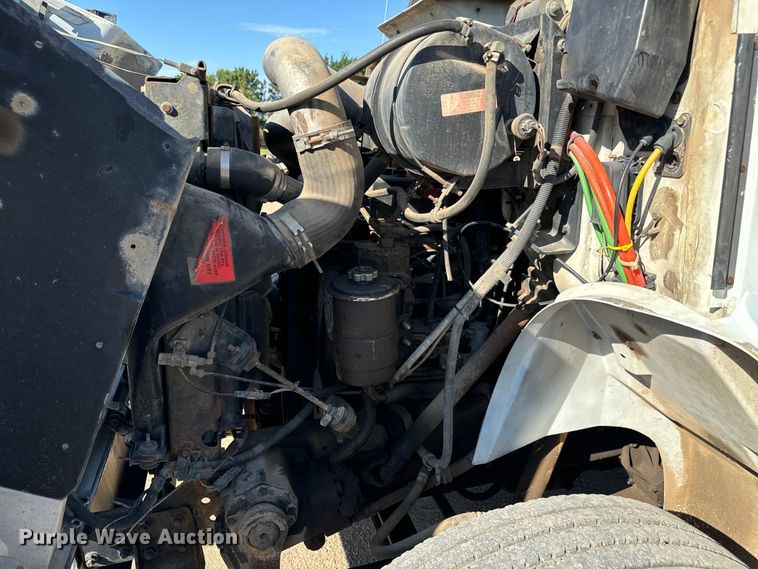 image for item MU9863 1996 International  8100 Truck cab and chassis