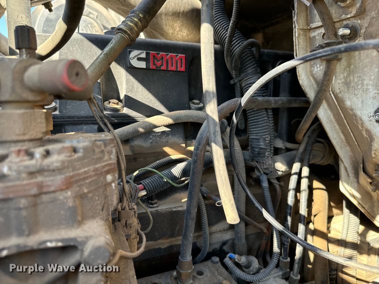 image for item MU9863 1996 International  8100 Truck cab and chassis