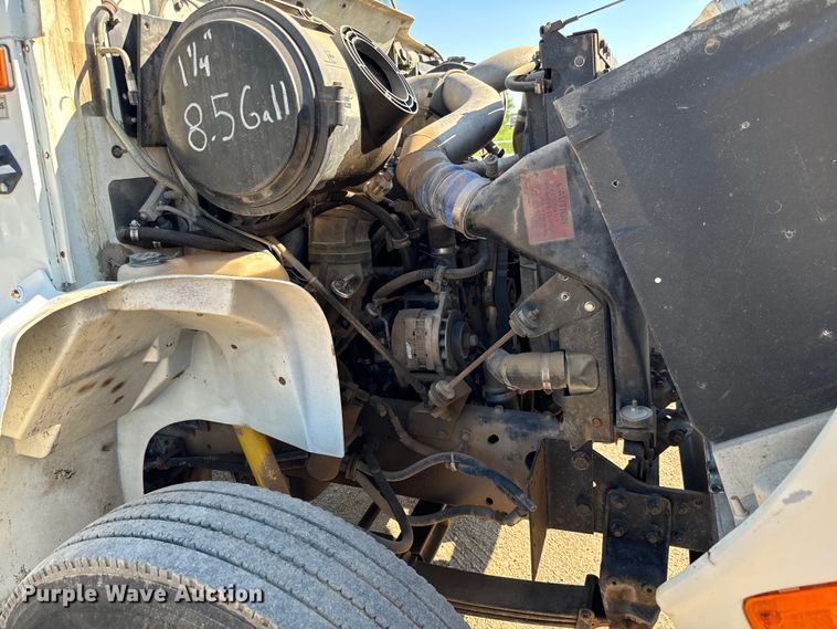 image for item MU9863 1996 International  8100 Truck cab and chassis