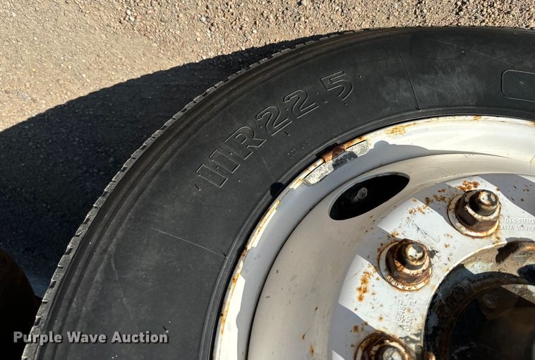 image for item MU9863 1996 International  8100 Truck cab and chassis