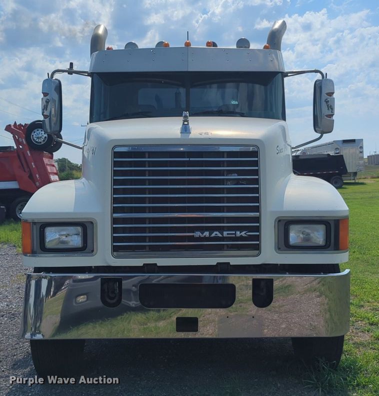 image for item NG9992 2012 Mack CHU613  semi truck