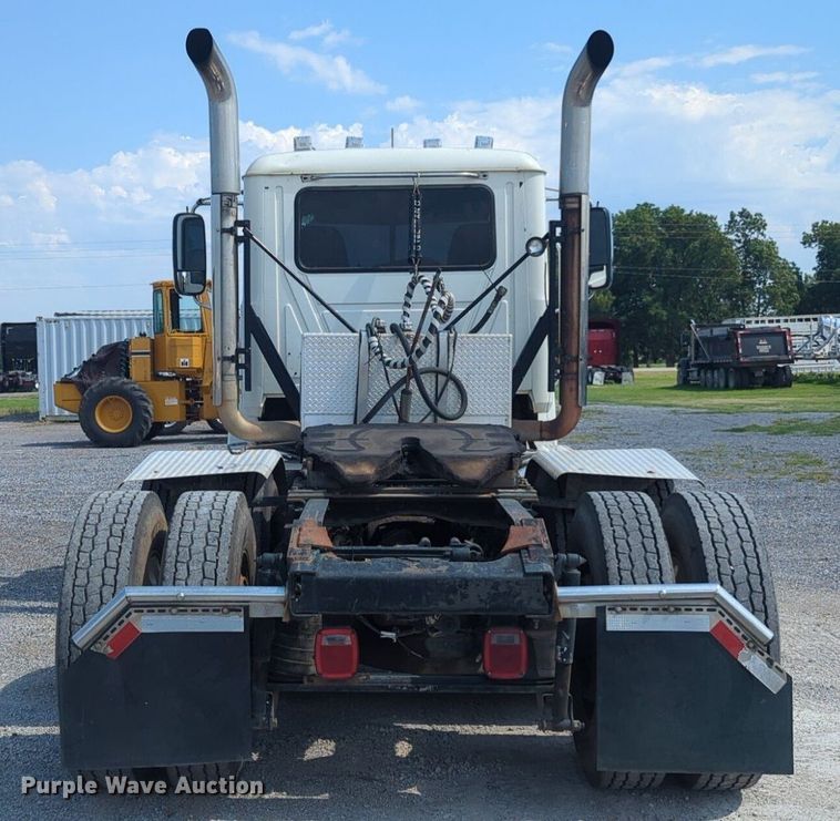image for item NG9992 2012 Mack CHU613  semi truck