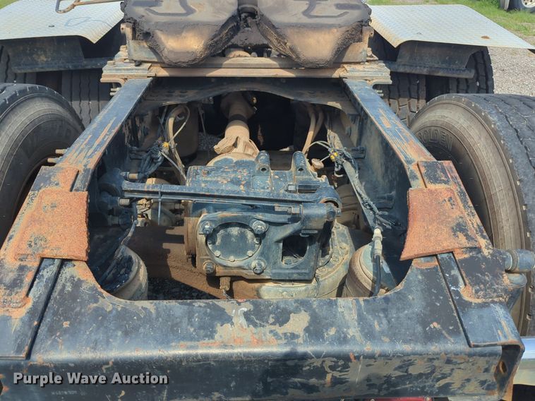 image for item NG9992 2012 Mack CHU613  semi truck