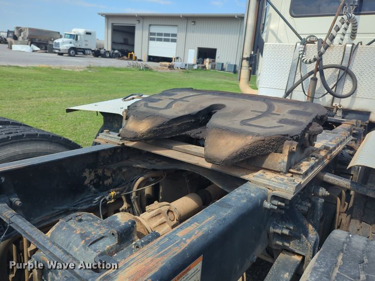 image for item NG9992 2012 Mack CHU613  semi truck