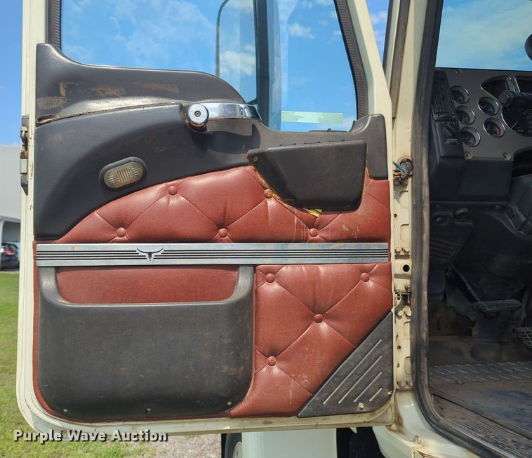 image for item NG9992 2012 Mack CHU613  semi truck