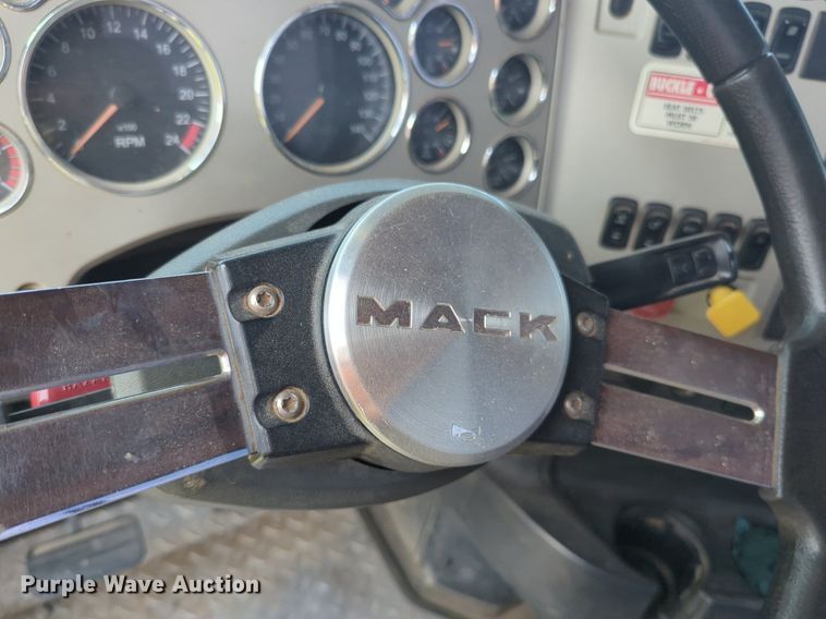 image for item NG9992 2012 Mack CHU613  semi truck