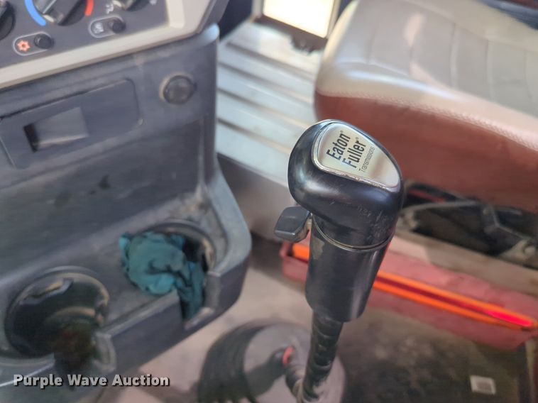 image for item NG9992 2012 Mack CHU613  semi truck