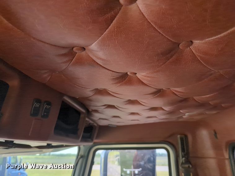 image for item NG9992 2012 Mack CHU613  semi truck