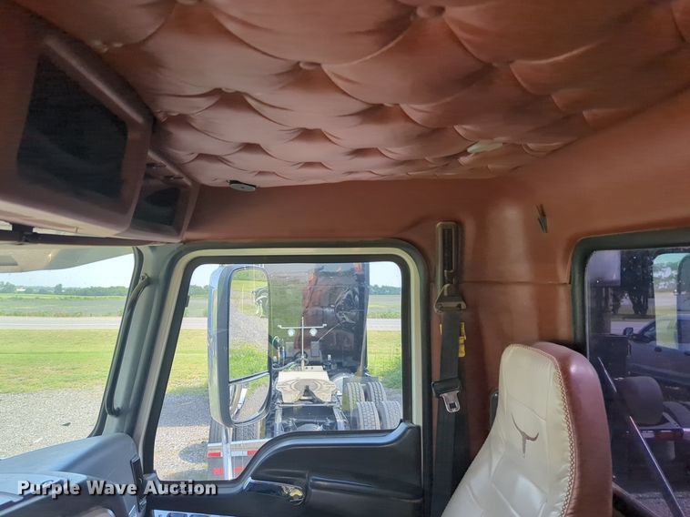 image for item NG9992 2012 Mack CHU613  semi truck