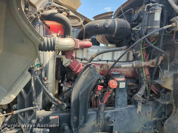 image for item NG9992 2012 Mack CHU613  semi truck