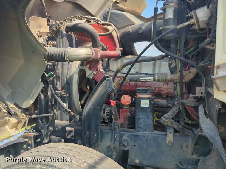 image for item NG9992 2012 Mack CHU613  semi truck