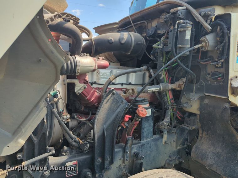 image for item NG9992 2012 Mack CHU613  semi truck