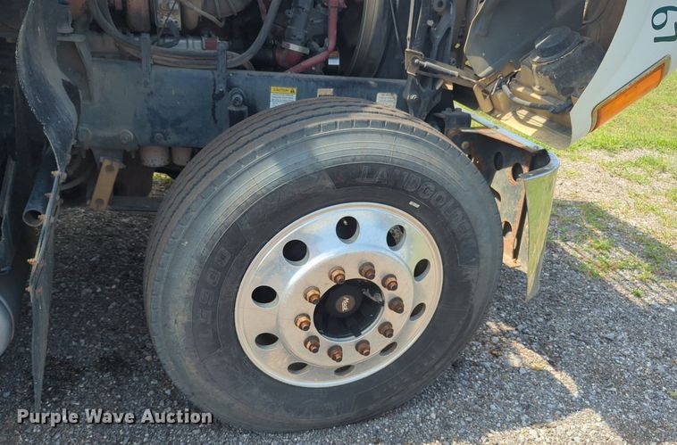 image for item NG9992 2012 Mack CHU613  semi truck