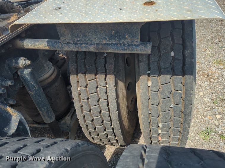 image for item NG9992 2012 Mack CHU613  semi truck