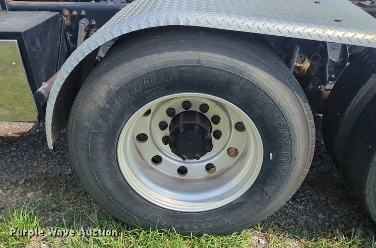 image for item NG9992 2012 Mack CHU613  semi truck