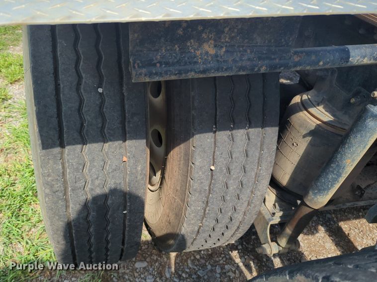 image for item NG9992 2012 Mack CHU613  semi truck