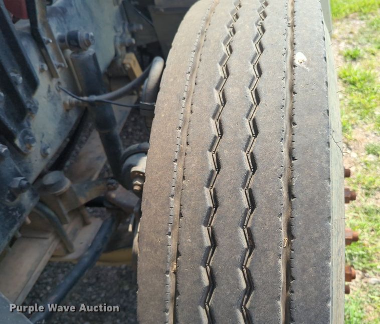 image for item NG9992 2012 Mack CHU613  semi truck