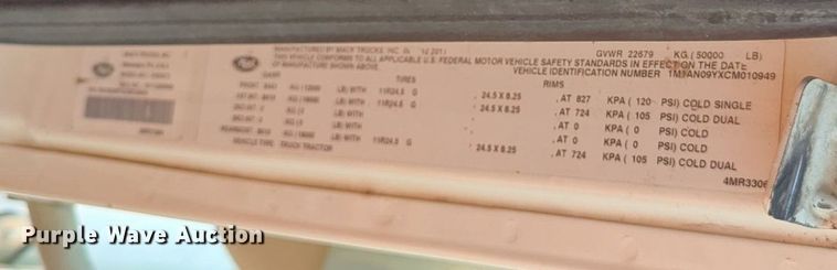 image for item NG9992 2012 Mack CHU613  semi truck