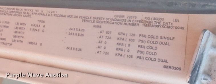 image for item NG9992 2012 Mack CHU613  semi truck