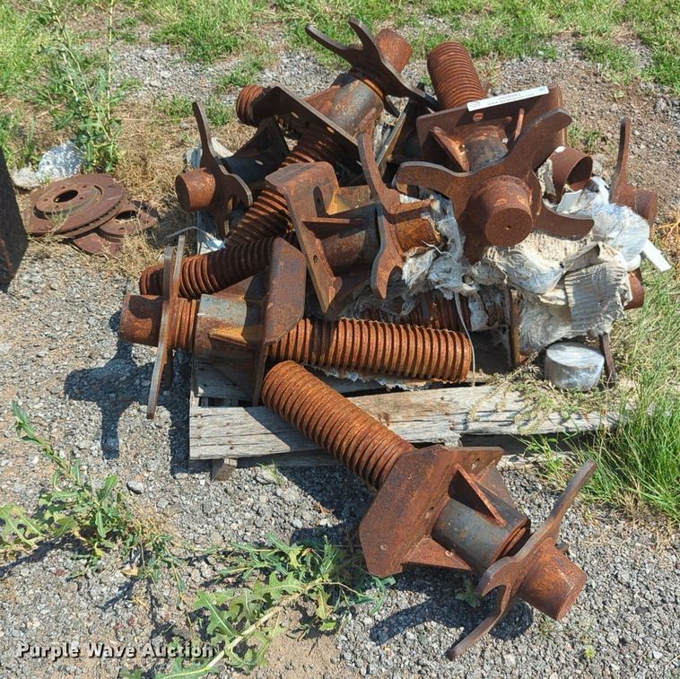 image for item NG9993 Pig trailer stabilizers