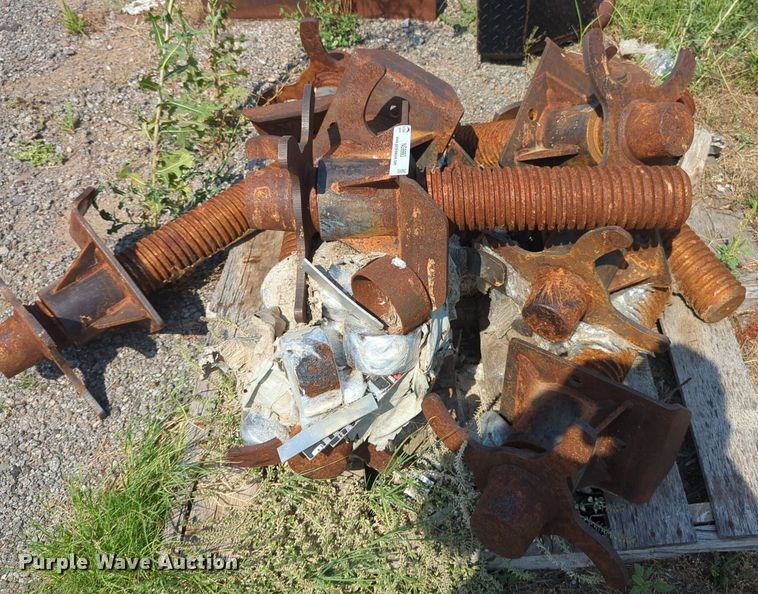 image for item NG9993 Pig trailer stabilizers