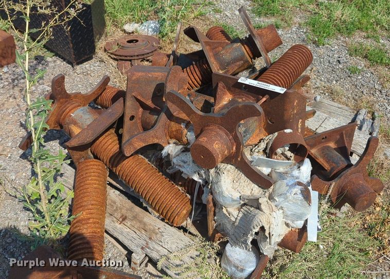 image for item NG9993 Pig trailer stabilizers