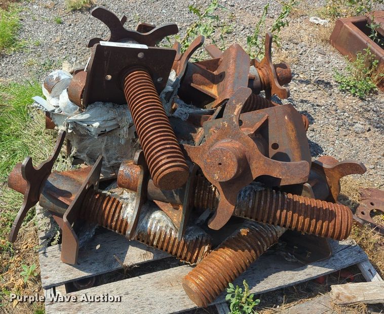 image for item NG9993 Pig trailer stabilizers