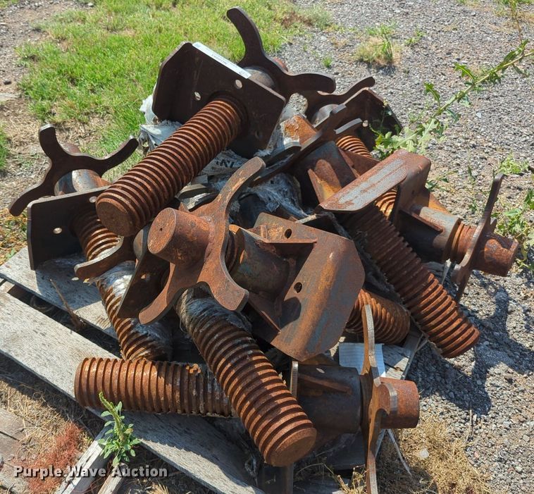 image for item NG9993 Pig trailer stabilizers