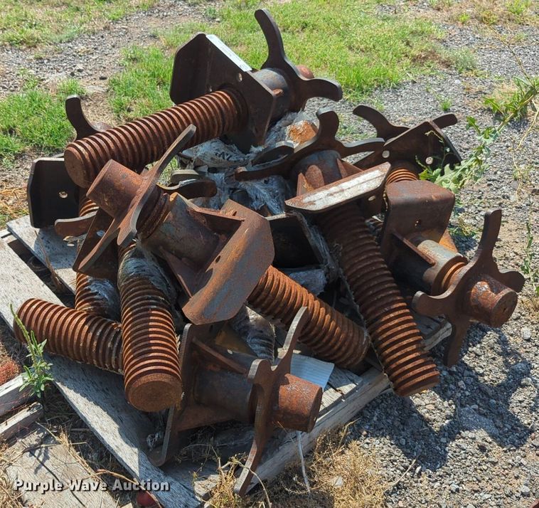 image for item NG9993 Pig trailer stabilizers