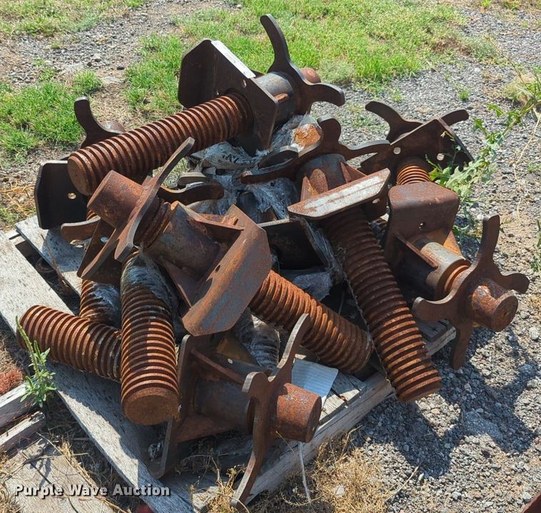 image for item NG9993 Pig trailer stabilizers