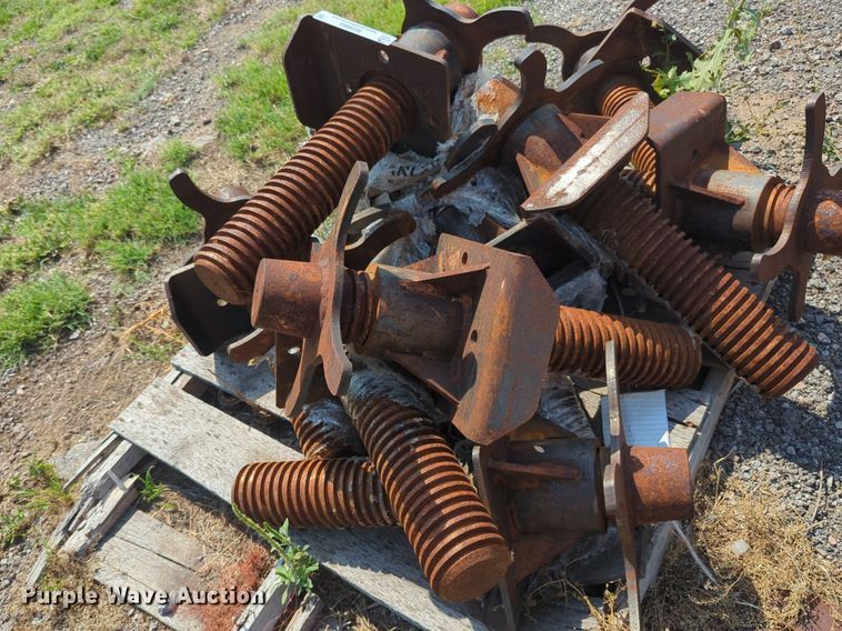 image for item NG9993 Pig trailer stabilizers