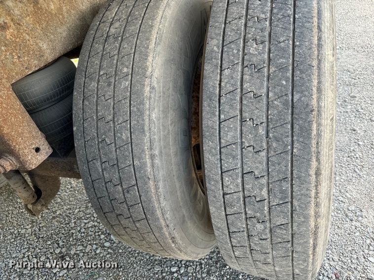 image for item NL9974 1999 Stroughton dry van trailer