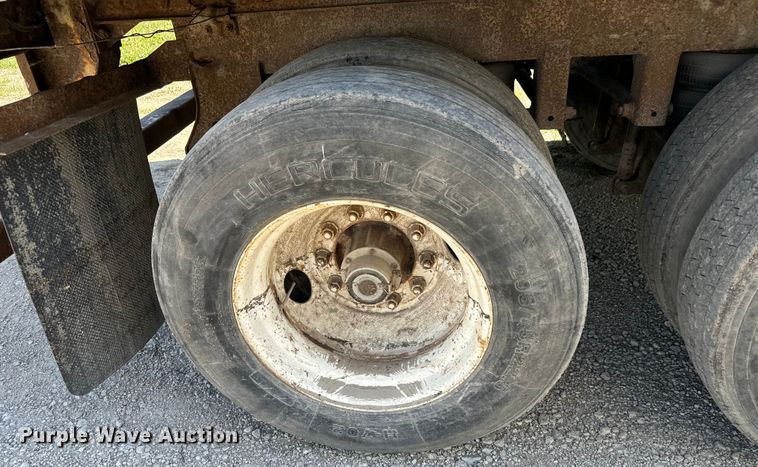 image for item NL9974 1999 Stroughton dry van trailer