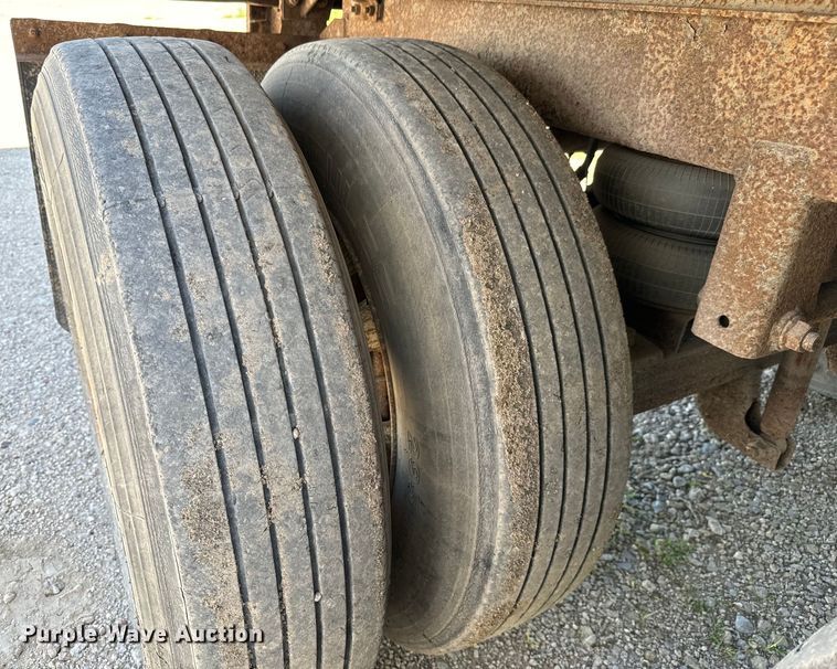 image for item NL9974 1999 Stroughton dry van trailer