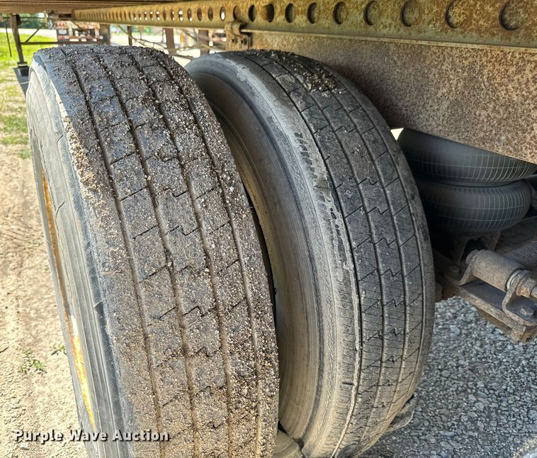 image for item NL9974 1999 Stroughton dry van trailer