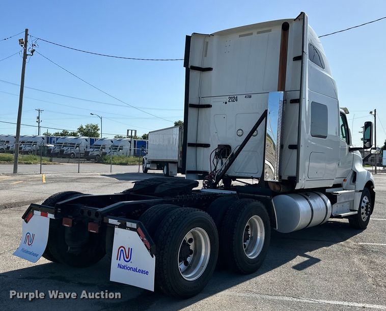 image for item NT9342 2018 International  LT semi truck