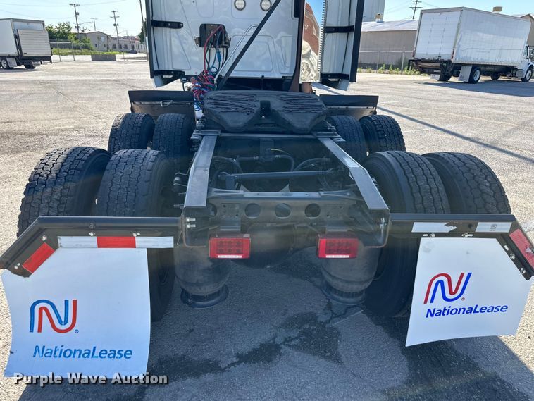 image for item NT9342 2018 International  LT semi truck