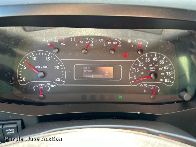 image for item NT9342 2018 International  LT semi truck