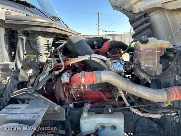 image for item NT9342 2018 International  LT semi truck