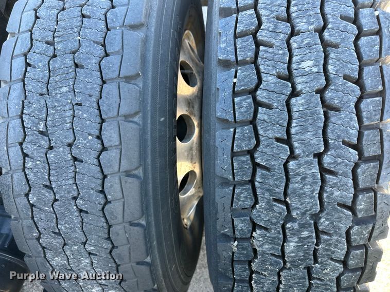 image for item NT9342 2018 International  LT semi truck