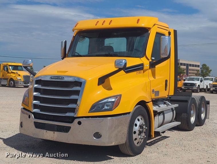 image for item NW9512 2021 Freightliner Cascadia 126 semi truck