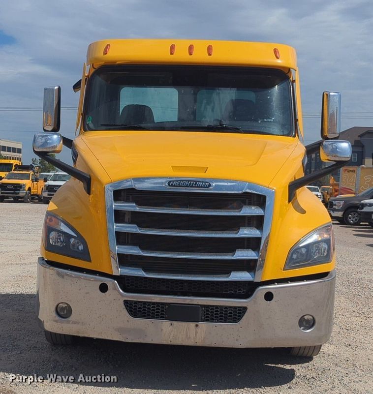 image for item NW9512 2021 Freightliner Cascadia 126 semi truck