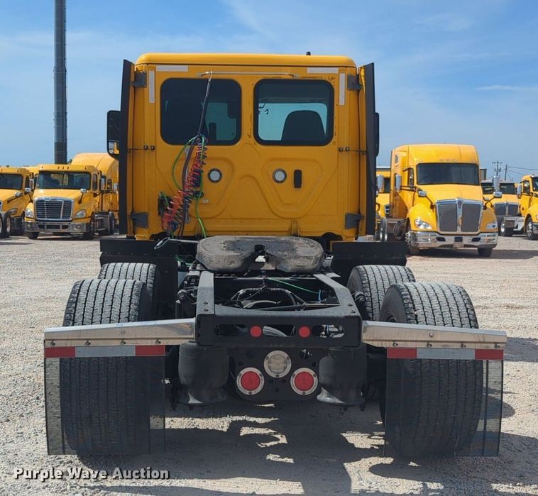 image for item NW9512 2021 Freightliner Cascadia 126 semi truck