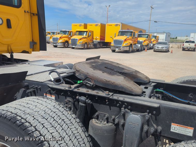 image for item NW9512 2021 Freightliner Cascadia 126 semi truck