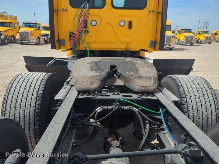 image for item NW9512 2021 Freightliner Cascadia 126 semi truck